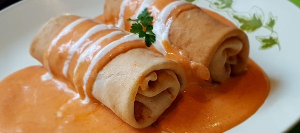 Hortobágyi húsos palacsinta Hungarian food